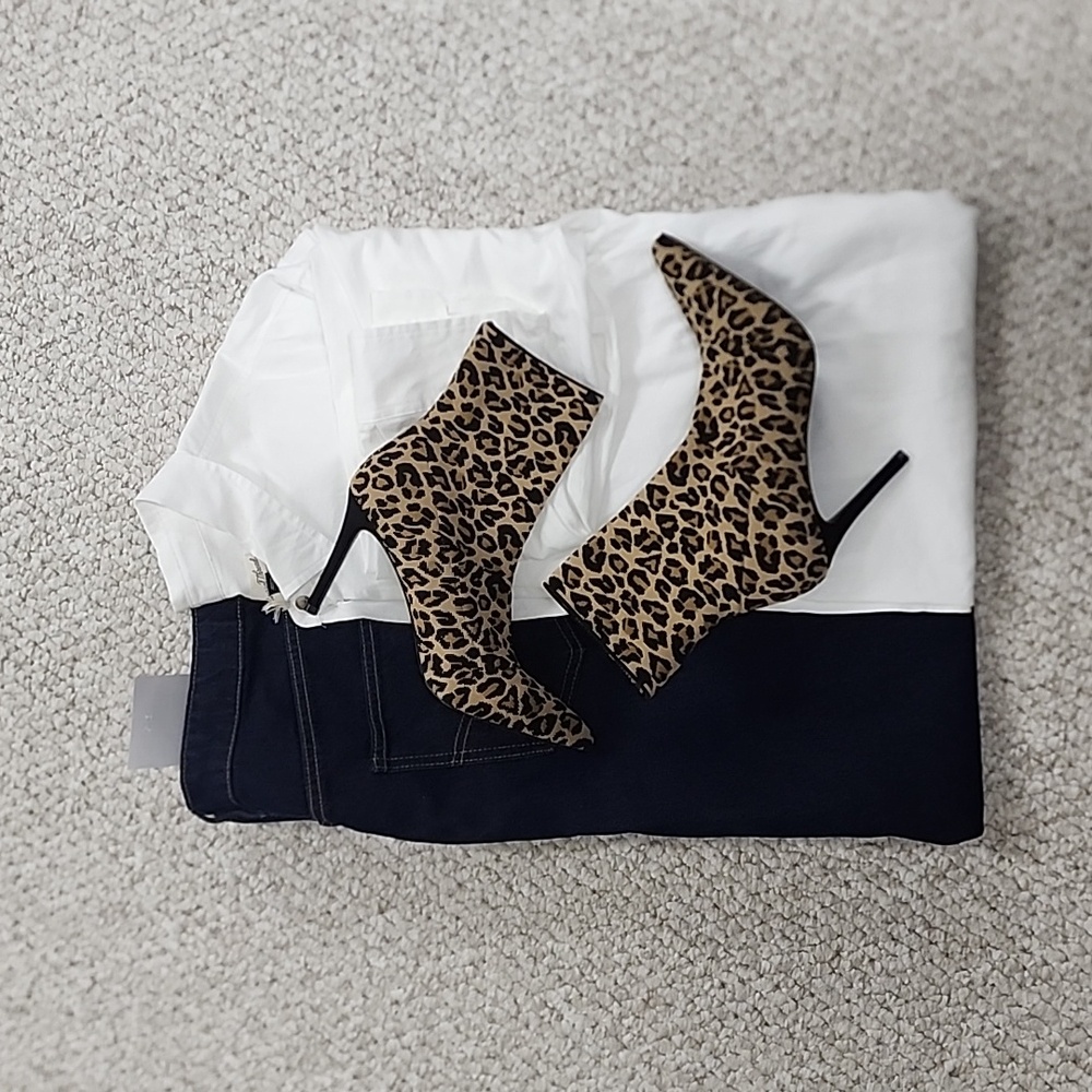 FUTURE COLLECTIVE Flare Jeans - Picture 15 of 15